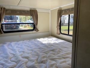 Click image for larger version

Name:	5 inside Bed - windows 3 sides able to open for fresh air.jpg
Views:	79
Size:	75.3 KB
ID:	20657